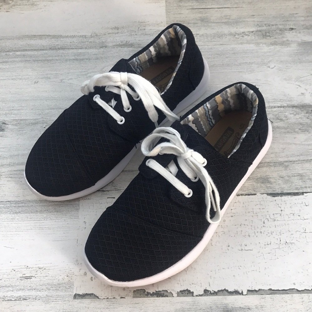 Faded Glory black sneakers size 6 - Picture 2 of 5